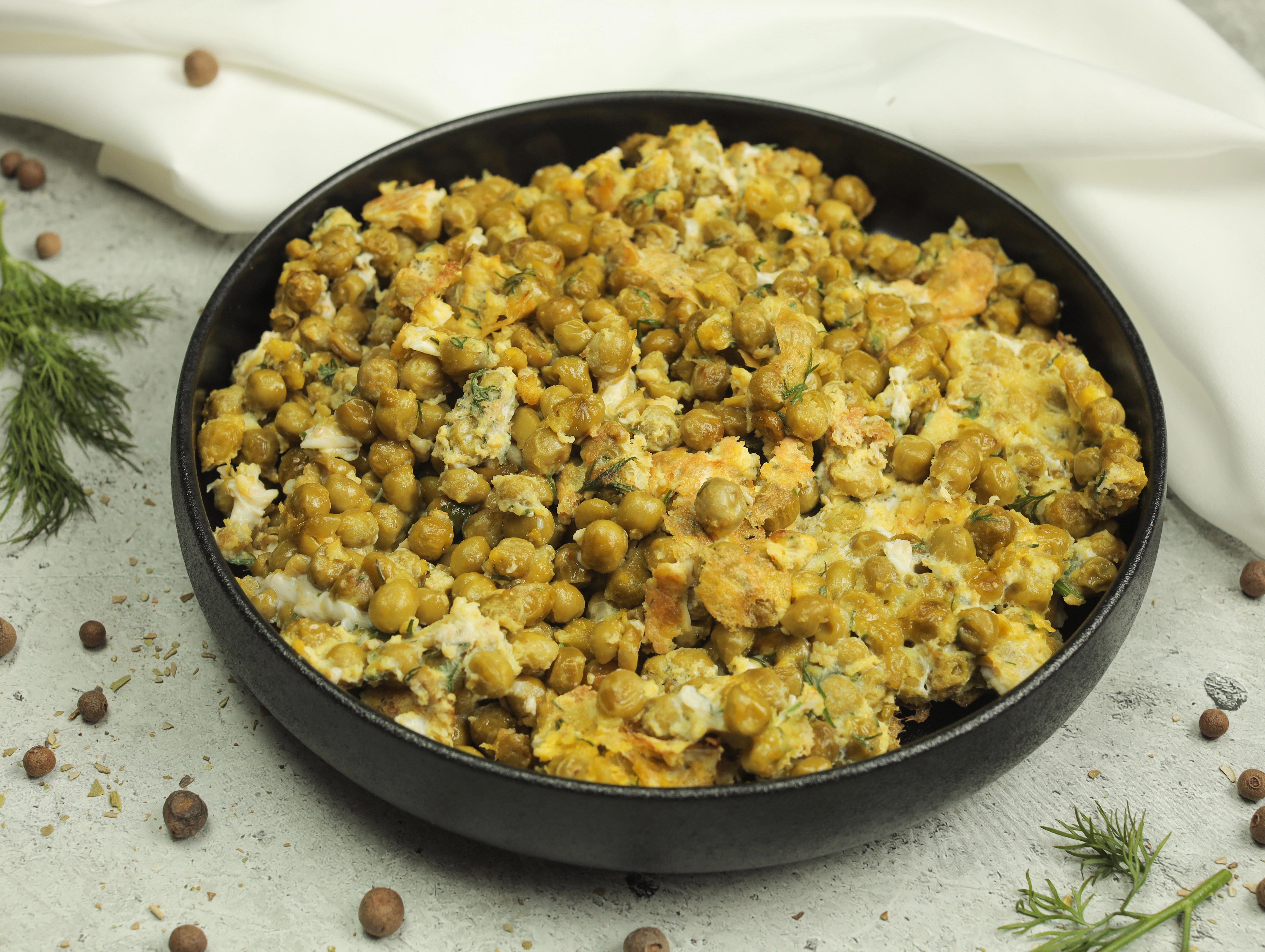 Omelette with green peas